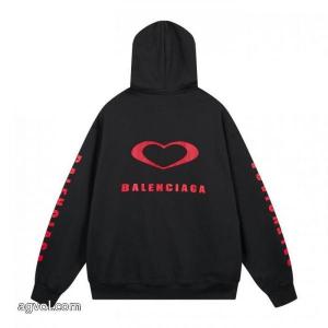 balenciagaハートロゴプリントのパーカー