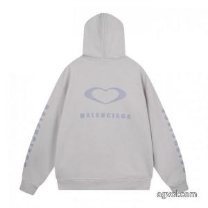 balenciagaハートロゴプリントのパーカー
