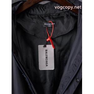 Balenciagaイエローテープ連帽パンチコート