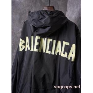 Balenciagaイエローテープ連帽パンチコート