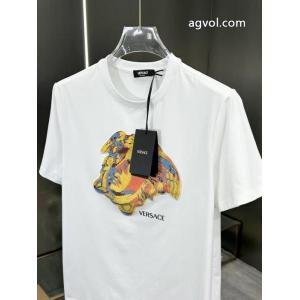 今年コレクション新作登場！ 海外セレブ定番愛用  お買い得限定セール 2026ブランドコピーヴェルサーチ    半袖Tシャツ.