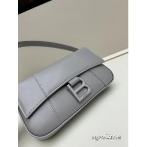     バッグロゴが素敵 柔らかな着心地 2026新品セールコピー ブランド 販売balenciaga.