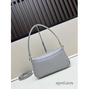     バッグロゴが素敵 柔らかな着心地 2026新品セールコピー ブランド 販売balenciaga.