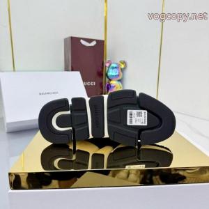 ブランド コピー 品BALENCIAGAスニーカー万能アイテム 著名人も愛用した 毎年大人気商品