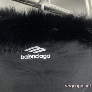 ダウンジャケット全体的に調和のある スタイリッシュなデザイン 魅力をプラスBALENCIAGA偽 ブランド サイト