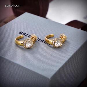     アクセサリーブランド コピー バックカラバリ豊富 格安新品 都会的感バレンシアガ.