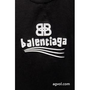 balenciaga通年使えるアイテム 甘過ぎず大人な印象に オススメ新作コピー 品 販売    半袖Tシャツ.
