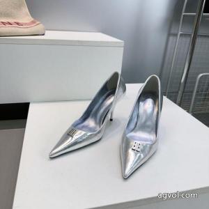 超人気美品セール中 キレイめおしゃれ シンプルなファッションの一枚靴 ブーツスーパー ブランド コピーbalenciaga.