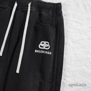 バレンシアガコピー 商品 通販優しい色味がかわいい 切り売り販売 即完売ジーンズ..