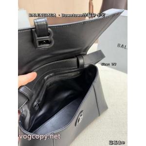 ブランド コピー バックバッグ2026人気品 本日限定安い 多色使いが魅力のBALENCIAGA