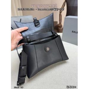 ブランド コピー バックバッグ2026人気品 本日限定安い 多色使いが魅力のBALENCIAGA