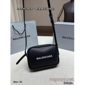 人気限定品 2026の流行りトップス アップデザインコピー 商品 ブランドBALENCIAGAバッグ
