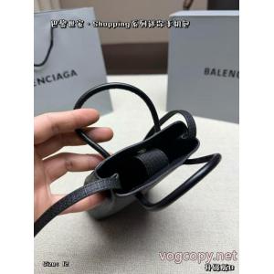 BALENCIAGAバッグスーパー コピー ブランドカラバリ豊富 大注目 新色登場