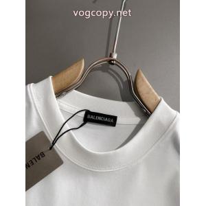 BALENCIAGAクリスマス人気商品 新着品 新作限定華やかキュート半袖Tシャツ 2026スーパーコピー