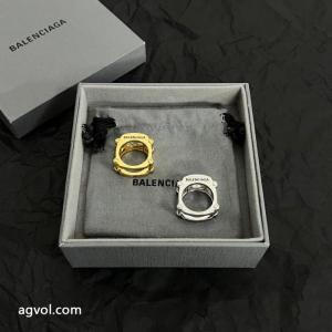 販売記念価格 使い勝手も抜群！ 大人の可愛さを引き立てバレンシアガアクセサリー偽 ブランド 通販..