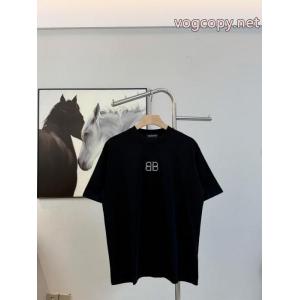 脚長効果を見せる 大人気商品 2026新作コレクションBALENCIAGAブランド コピー 激安半袖Tシャツ