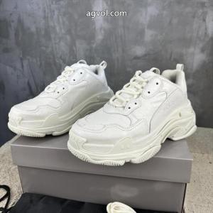balenciagaスニーカーブランド コピー 激安清潔感溢れる 夏春物先行発売  最新ルック.