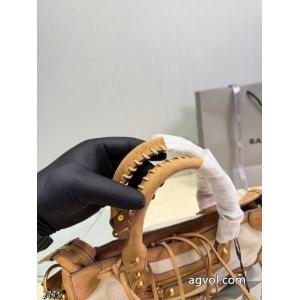balenciaga    バッグ遊び心が溢れるアイテム 新作超高人気 通年使えるアイテムブランド コピー バック.