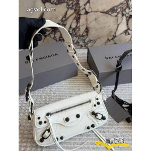 バッグブランド コピー  スタイリッシュな印象 話題沸騰中 入荷予定balenciaga