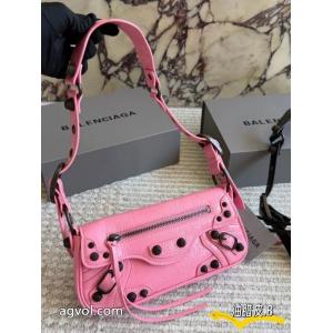 バッグブランド コピー  スタイリッシュな印象 話題沸騰中 入荷予定balenciaga