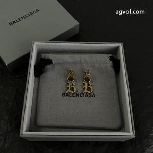 ブランド コピー 安心balenciaga大人の定番 こなれ感を引き立たせ 特別感のあるアクセサリー.