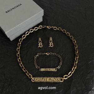 ブランド コピー 安心balenciaga大人の定番 こなれ感を引き立たせ 特別感のあるアクセサリー.