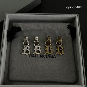 ブランド コピー 安心balenciaga大人の定番 こなれ感を引き立たせ 特別感のあるアクセサリー.