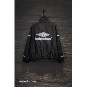 Balenciaga 26 ssの新作連名刺繍ファスナーコート