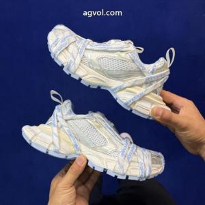 ブランド コピースニーカーbalenciagaオシャレ 最新話題沸騰中 今季のトレンド人気新作.