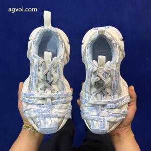 ブランド コピースニーカーbalenciagaオシャレ 最新話題沸騰中 今季のトレンド人気新作.