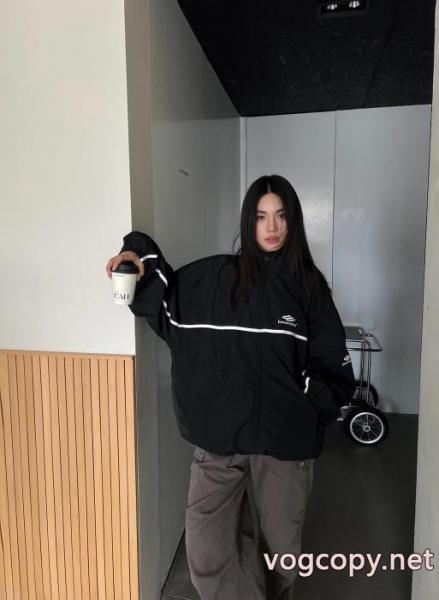 コピー ブランドBALENCIAGAコート今年流行 男女共用 日本未入荷 1