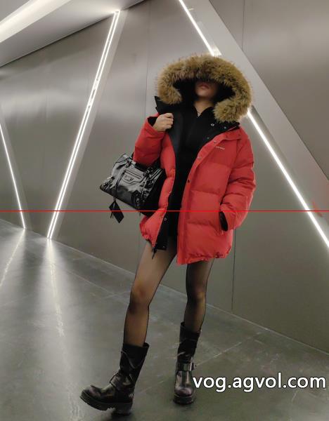 周りと差をつける シンプル派 超人気*入手困難ブランド フェイクbalenciaga    ダウンジャケット. 0 