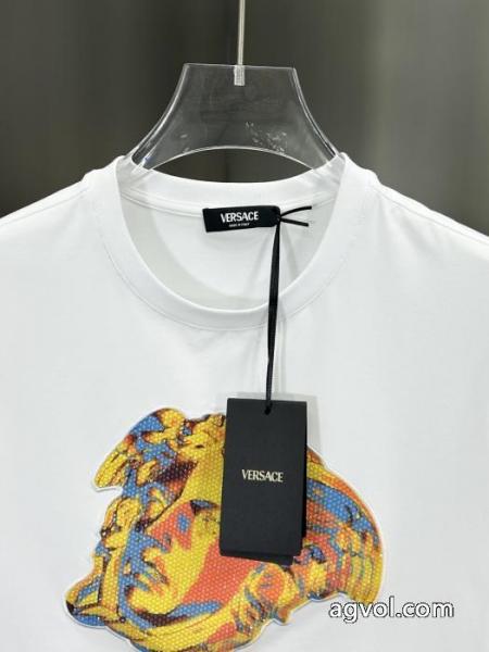 今年コレクション新作登場！ 海外セレブ定番愛用  お買い得限定セール 2026ブランドコピーヴェルサーチ    半袖Tシャツ. 6 