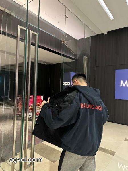 ブランド 偽物 激安 通販完売必須 超安値で完売!? 芸能人愛用ブランドコートbalenciaga 5