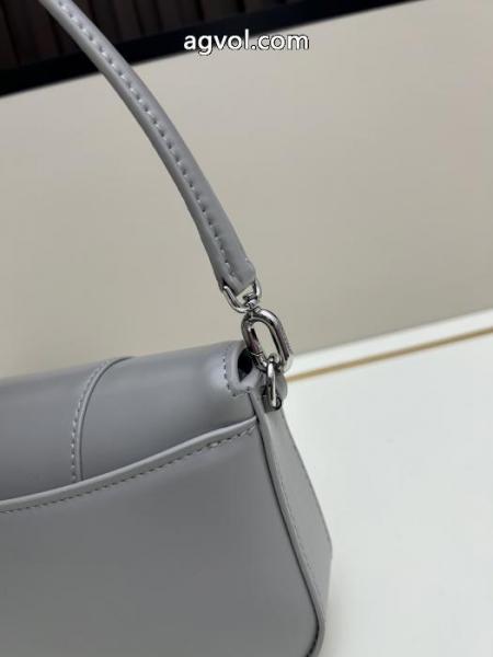     バッグロゴが素敵 柔らかな着心地 2026新品セールコピー ブランド 販売balenciaga. 6 