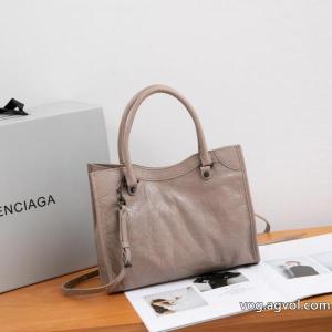 バレンシアガ    バッグ偽 ブランド 通販国内即発  マストアイテム 最新トレンドコーデおすすめ..