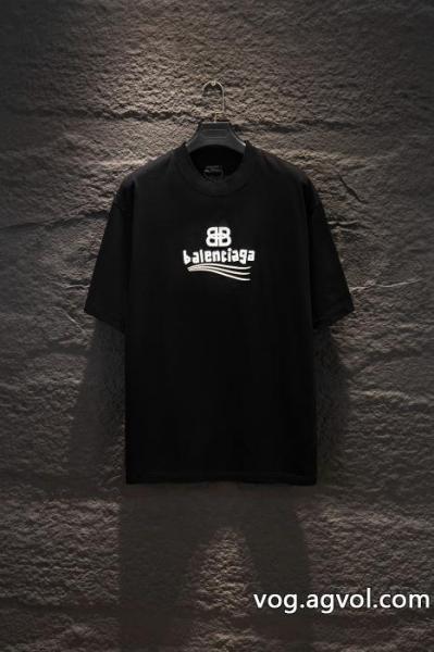 balenciaga通年使えるアイテム 甘過ぎず大人な印象に オススメ新作コピー 品 販売    半袖Tシャツ. 0 