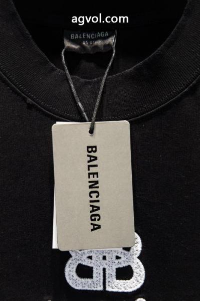 balenciaga通年使えるアイテム 甘過ぎず大人な印象に オススメ新作コピー 品 販売    半袖Tシャツ. 6 