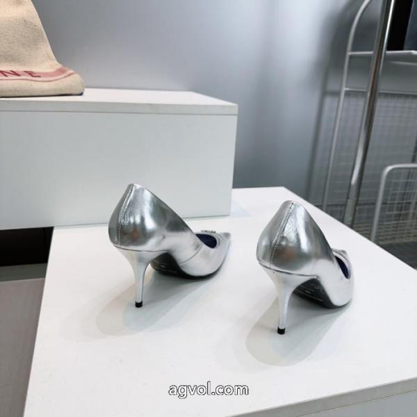 超人気美品セール中 キレイめおしゃれ シンプルなファッションの一枚靴 ブーツスーパー ブランド コピーbalenciaga. 6 