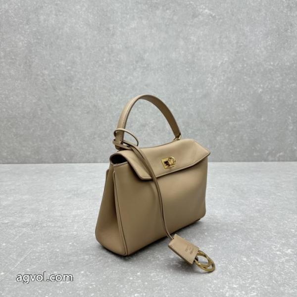 人気ブランドNo.1 オススメ新作商品 秋冬NEWアイテムバッグブランド 偽物 激安 通販balenciaga. 2
