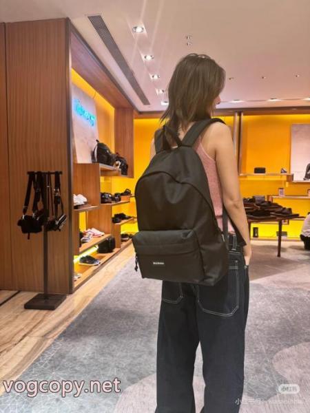 ブランド コピー 優良店バッグ絶対欲しい 芸能人人気 着心地にBALENCIAGA 5 