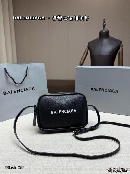 人気限定品 2026の流行りトップス アップデザインコピー 商品 ブランドBALENCIAGAバッグ 0