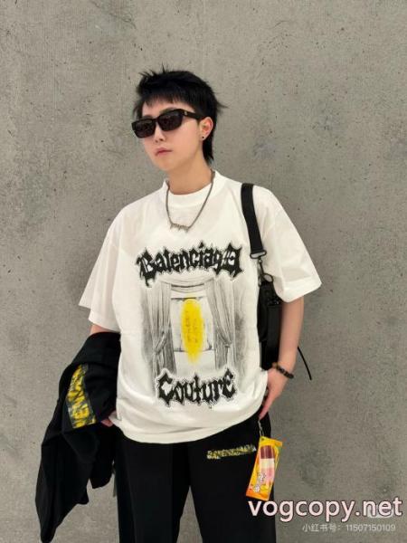 デザイン性の高い 完売必至!! 注目作品BALENCIAGA半袖Tシャツスーパー コピー ブランド 4