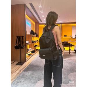 ブランド コピー 優良店バッグ絶対欲しい 芸能人人気 着心地にBALENCIAGA
