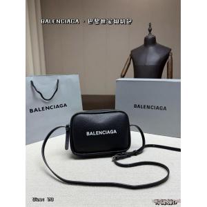 人気限定品 2026の流行りトップス アップデザインコピー 商品 ブランドBALENCIAGAバッグ