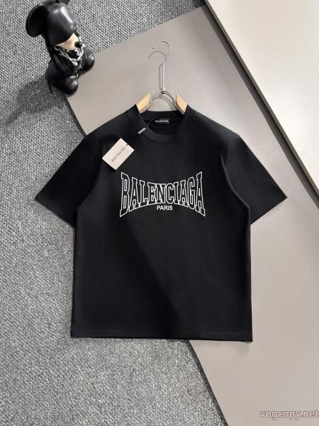 BALENCIAGAクリスマス人気商品 新着品 新作限定華やかキュート半袖Tシャツ 2026スーパーコピー 0 