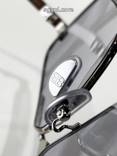 balenciagaブランド コピー ショップ豊富な色揃え 話題のブランド 入手困難限定アイテムのフレーム. 5