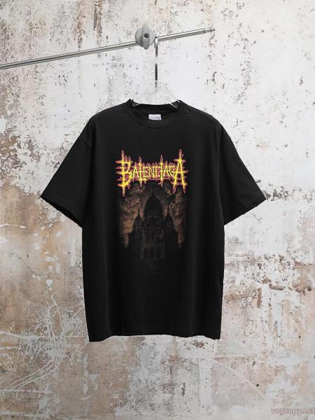 ブランド コピー 安心夏の最旬スタイルを楽しい 2026年度 格好良いBALENCIAGA半袖Tシャツ 0 