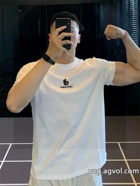 balenciaga定番人気 日本未上陸のブランド 人気急上昇半袖Tシャツブランド コピー 0