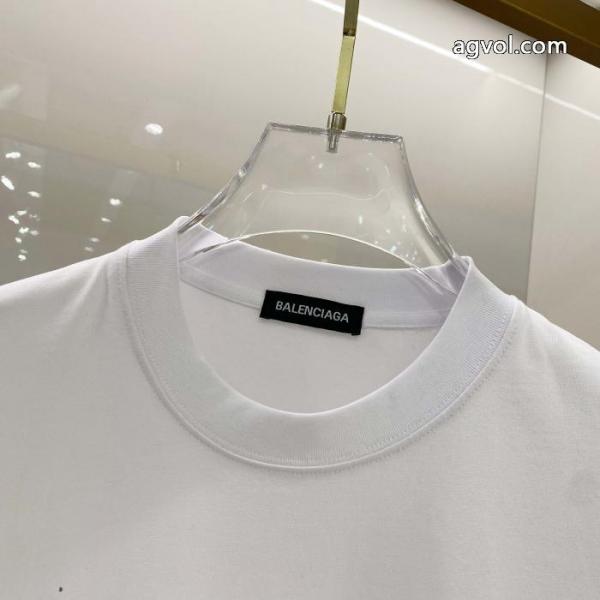 半袖Tシャツ偽物 ブランド ショップ大人カジュアルな シックな色合い 2026即旬な装いにbalenciaga 1